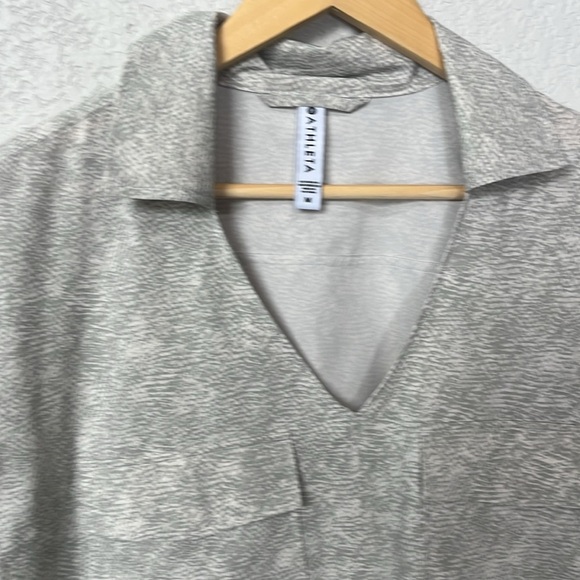 Athleta Zuma Printed Collared Long Sleeve Top size Medium Gray and Tan - Picture 8 of 15